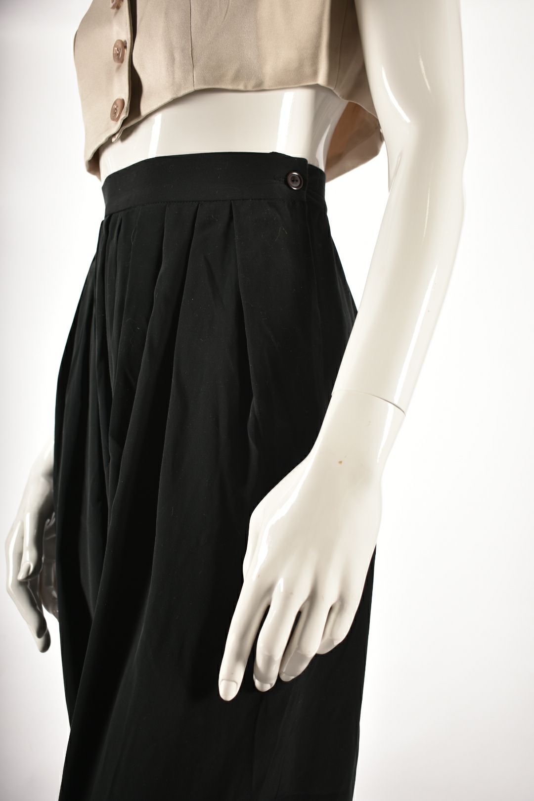 1970s THE ROOM Black Silk Pleated Cropped Harem Pants 2US XS