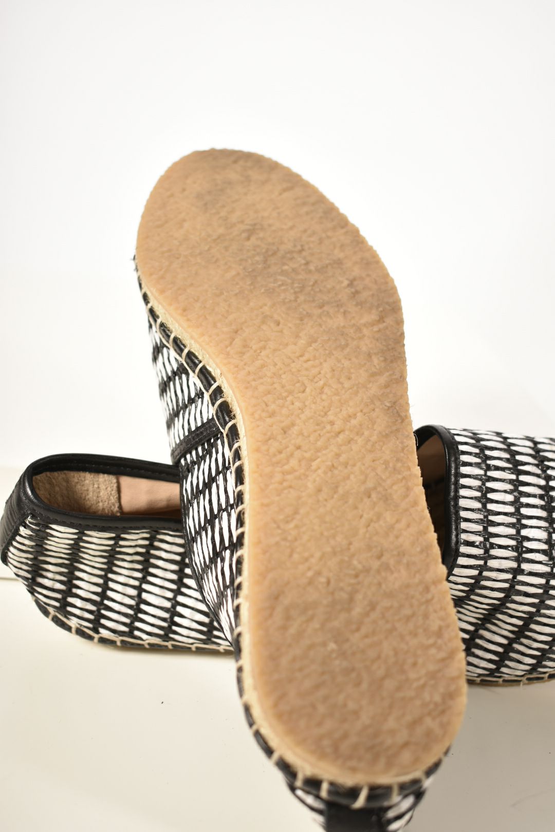NWOB LOEFFLER RANDALL Black White Straw Leather Espadrilles Flats 9US