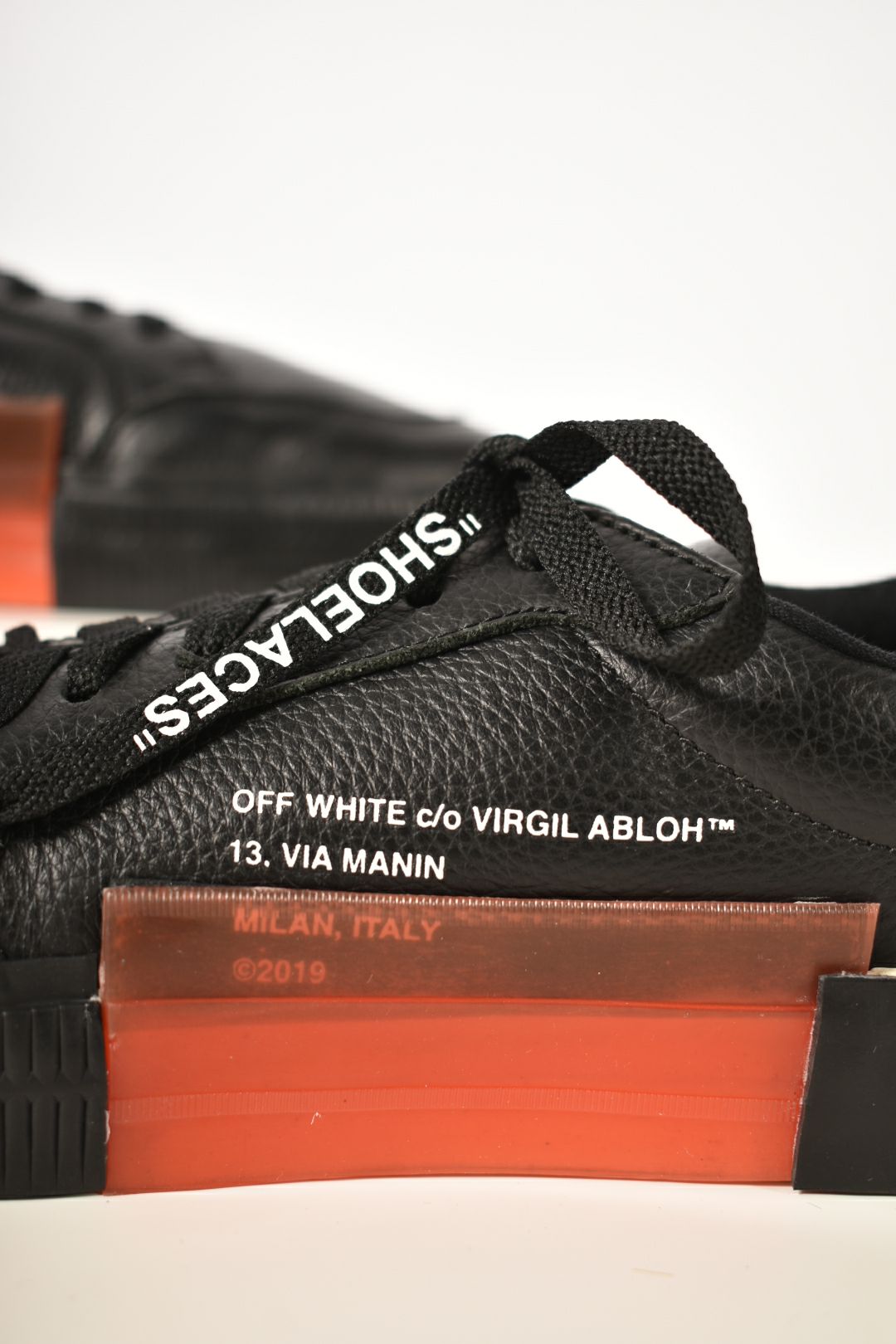 OFF-WHITE Black Leather Virgil Abloh Vulcanized Low Sneakers 36EU 6US