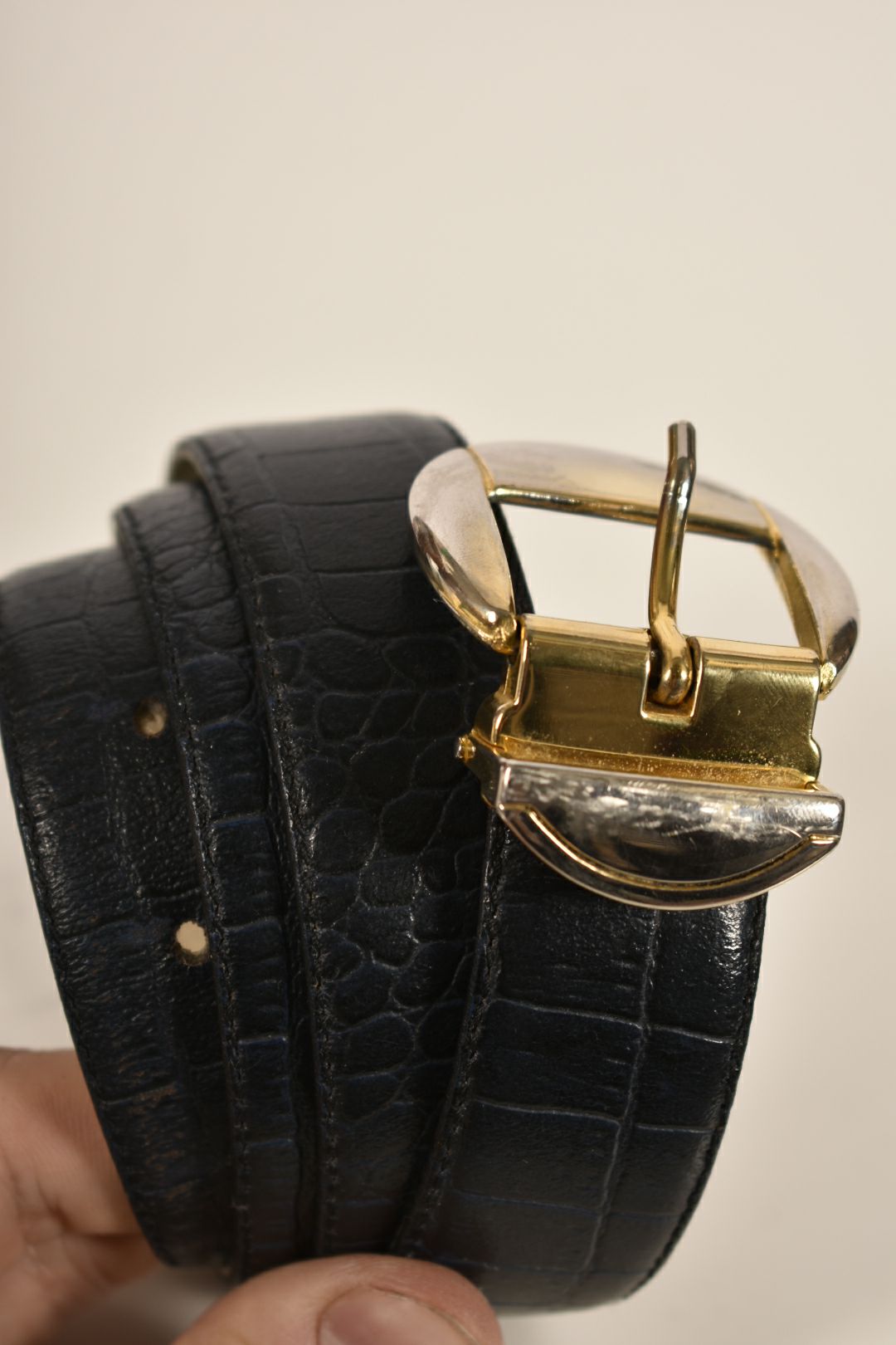 1980s AQUASCUTUM Navy Leather Croc Embossed Polished Brass Buckle Belt 34" Italy