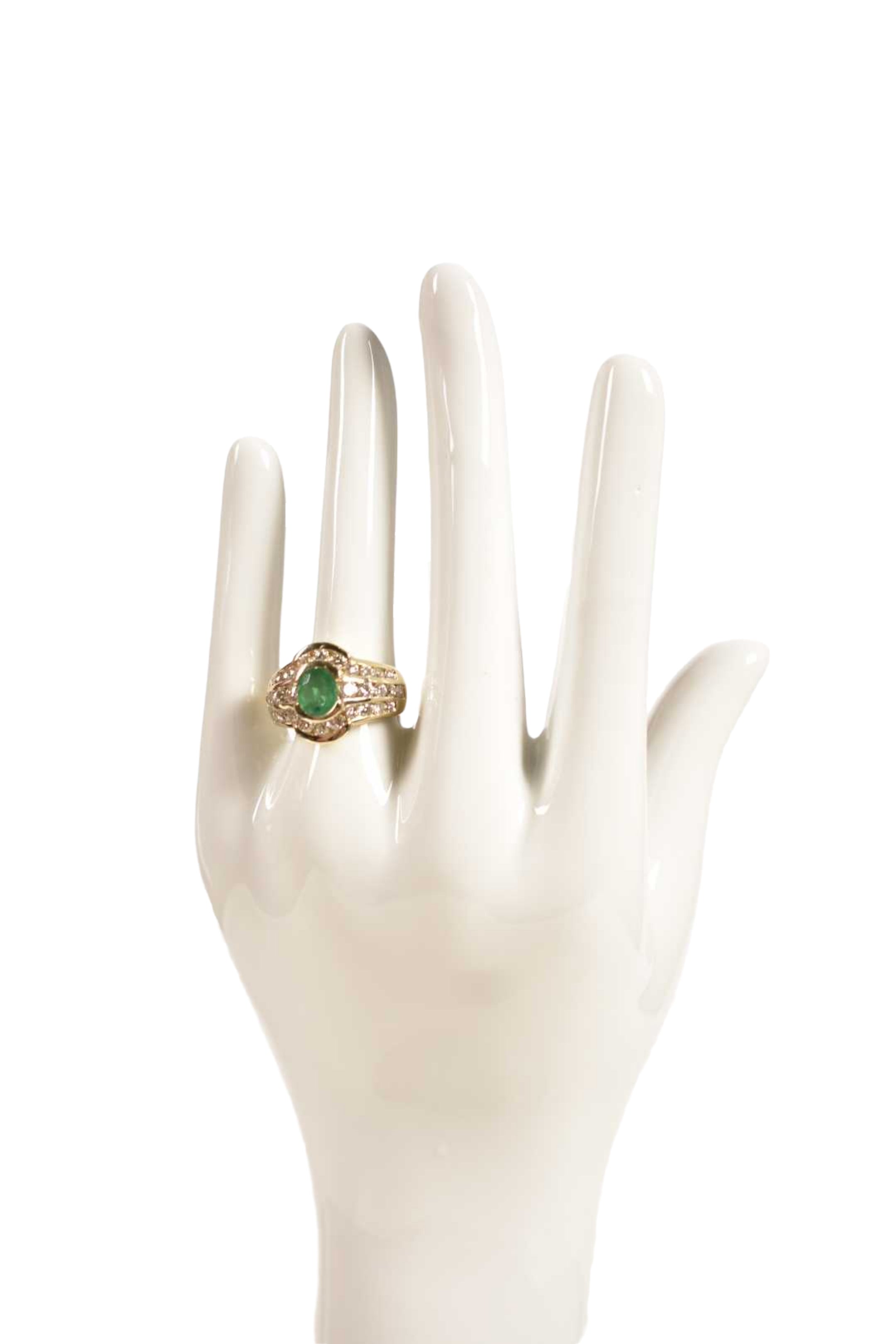 Ladies 14k Gold Ring with 0.82ct centre Emerald and 32 Diamond Halo Sz 7