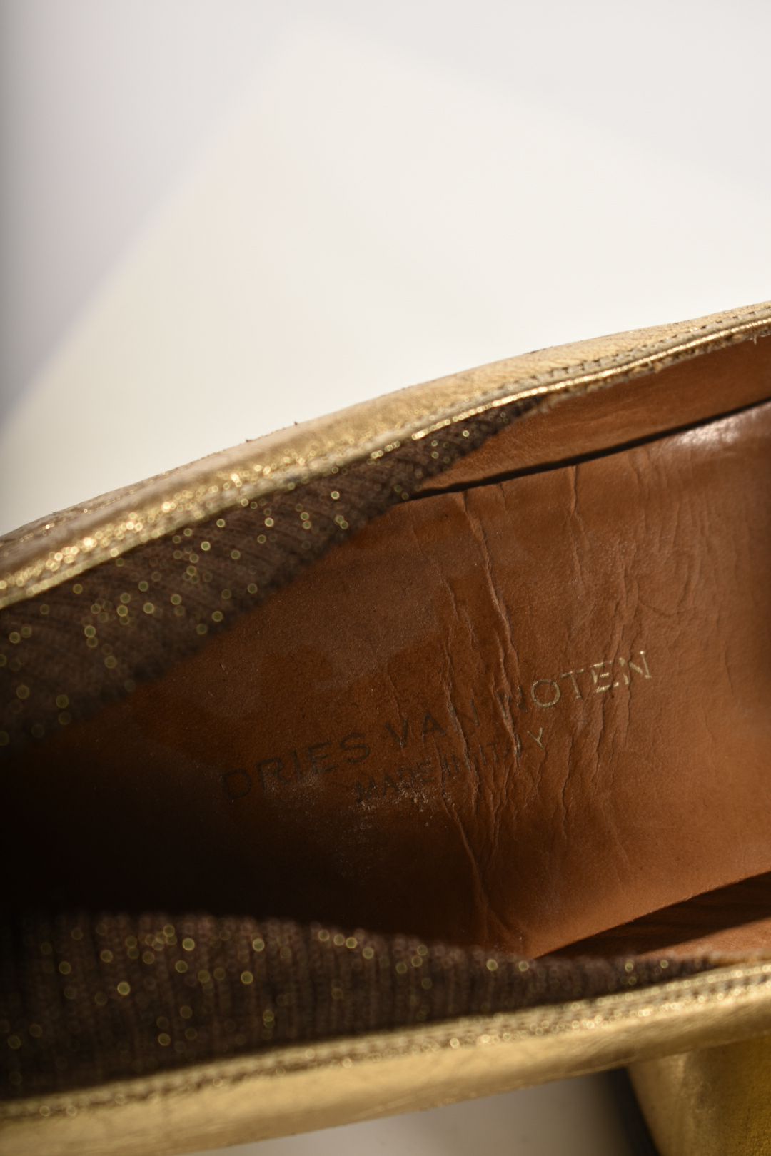 2000s DRIES VAN NOTEN Gold Cracked Metallic Pumps 37EU 7US