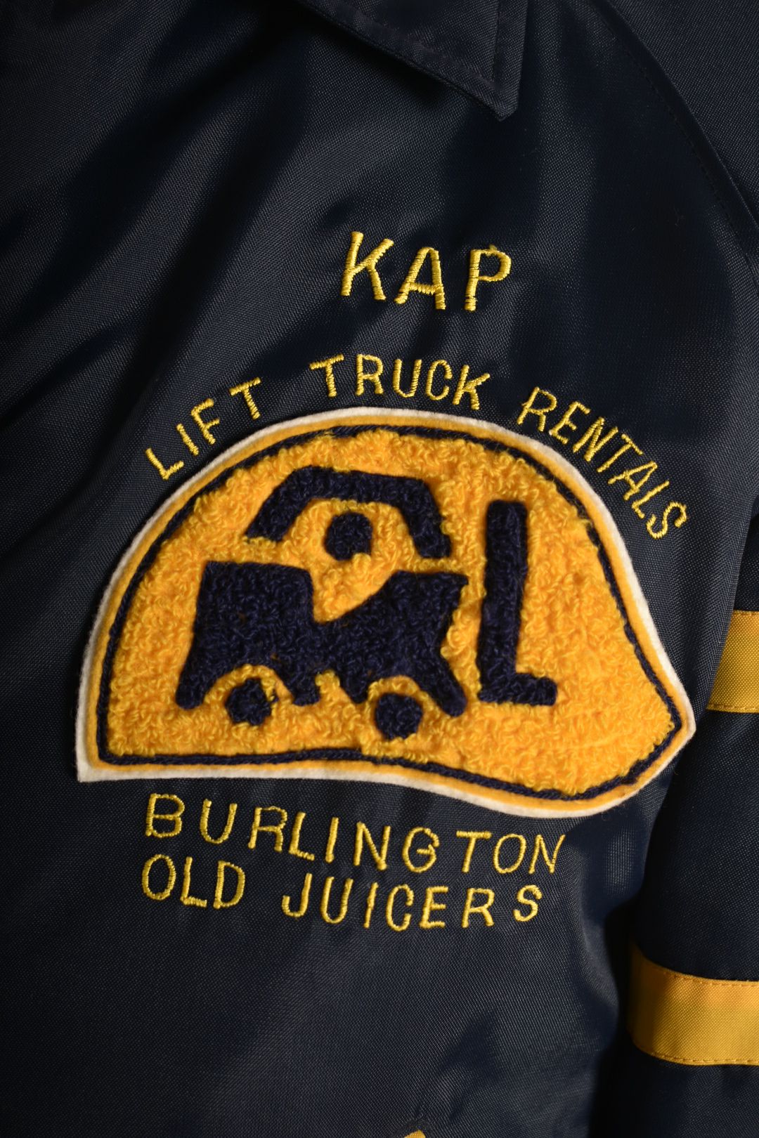 1980s BURLINGTON OLD JUICERS Navy Gold Nylon Hockey Team Jacket Medium