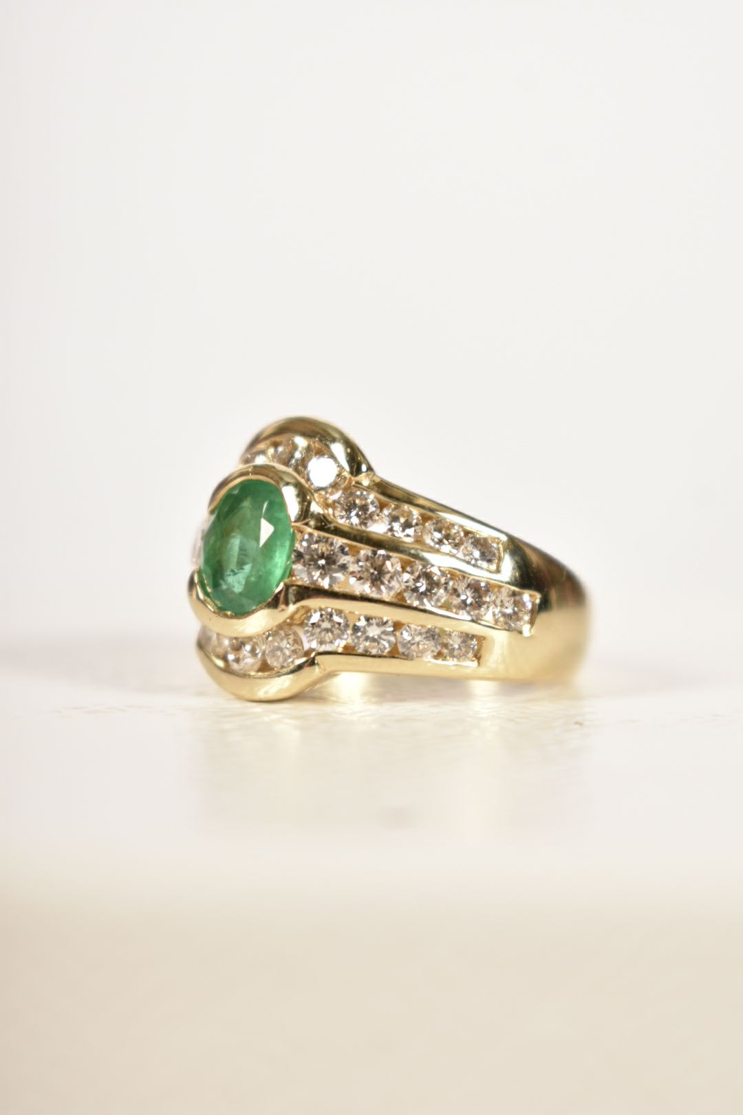 Ladies 14k Gold Ring with 0.82ct centre Emerald and 32 Diamond Halo Sz 7