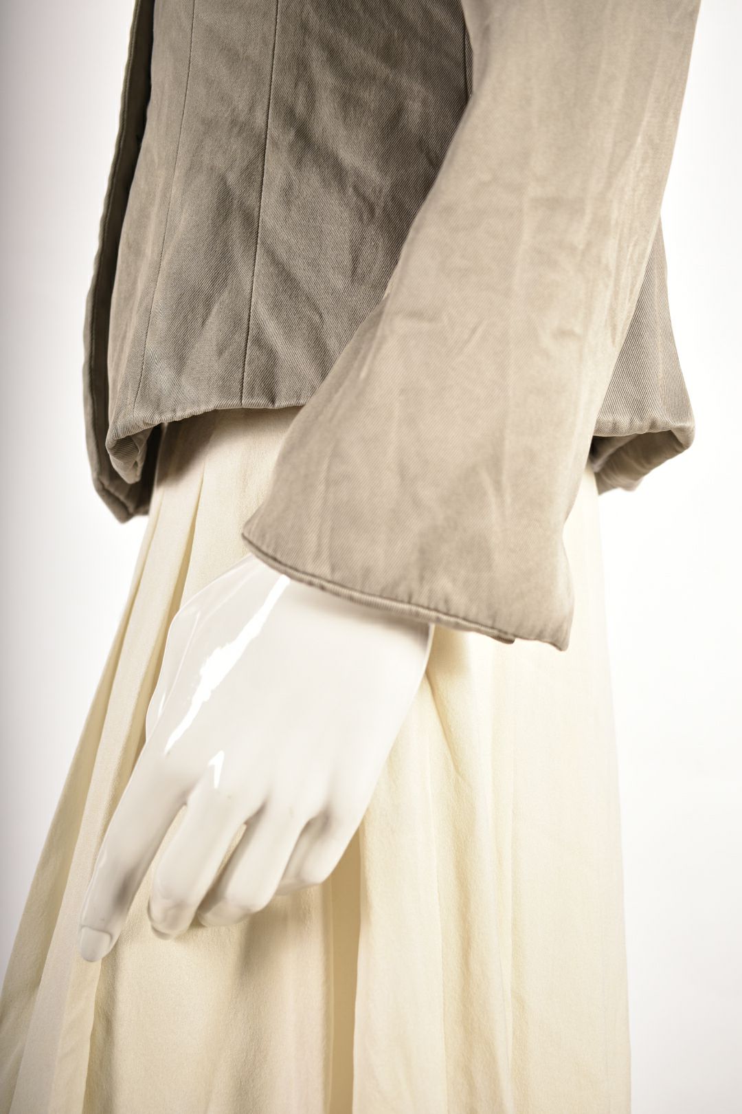 AKRIS Champagne Beige Silk Jewelled Crystal Button Blazer 10US