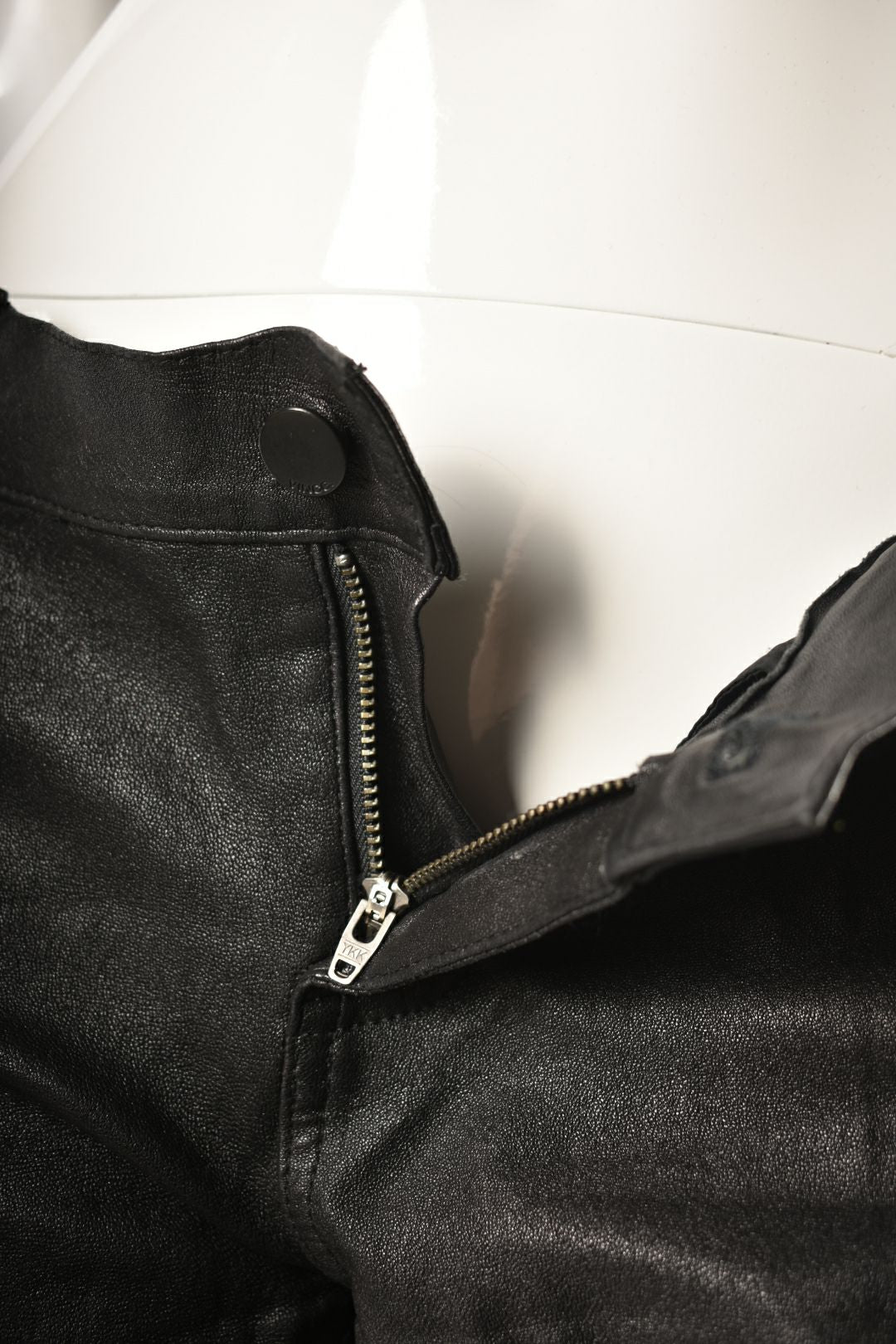 VINCE Black Lambskin Leather Cropped Skinny Pants 4US