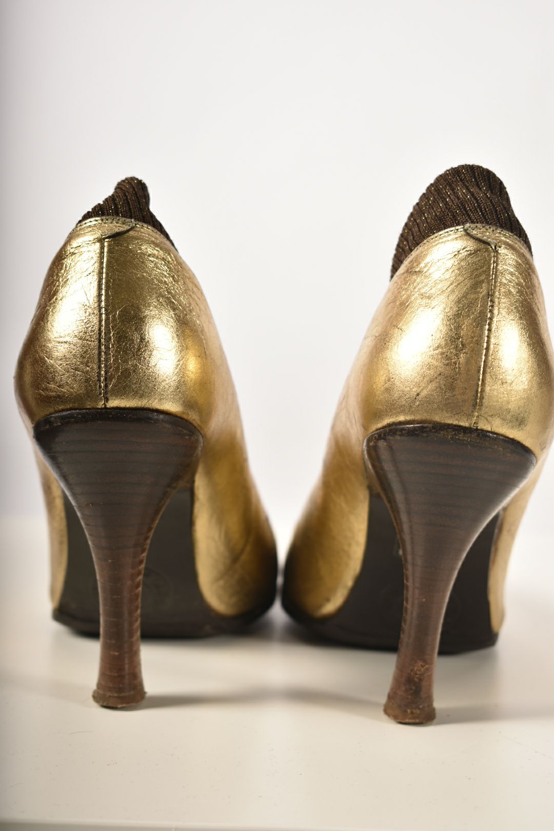 2000s DRIES VAN NOTEN Gold Cracked Metallic Pumps 37EU 7US