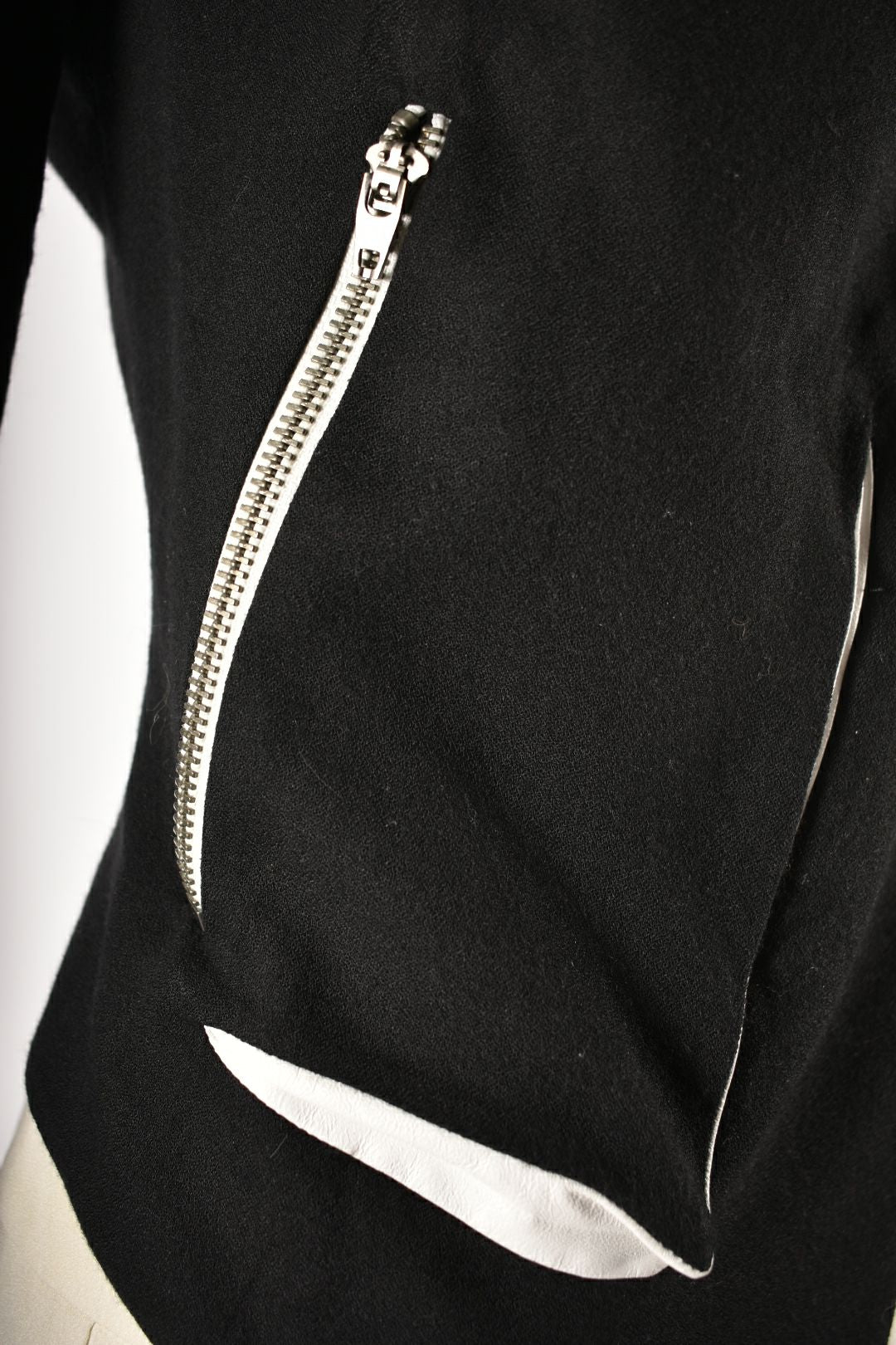 HELMUT LANG Black Viscose Cropped Wrap Blazer 2US