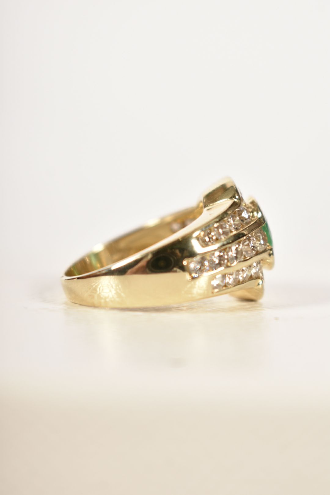 Ladies 14k Gold Ring with 0.82ct centre Emerald and 32 Diamond Halo Sz 7