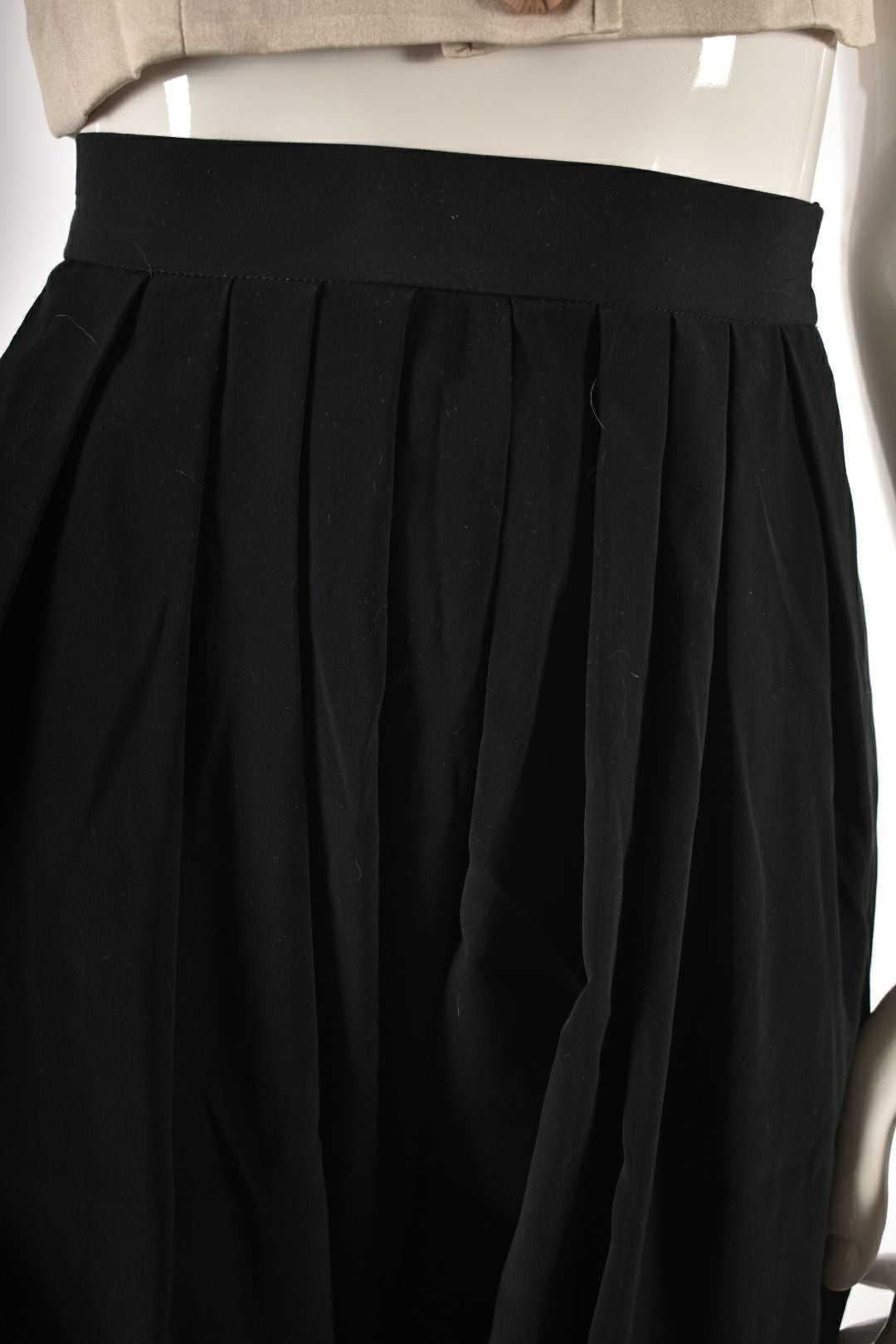 1970s THE ROOM Black Silk Pleated Cropped Harem Pants 2US XS