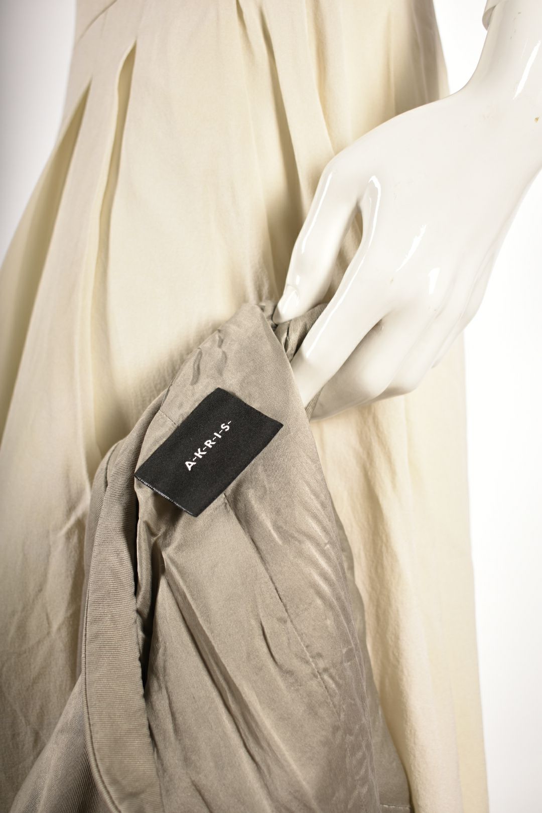 AKRIS Champagne Beige Silk Jewelled Crystal Button Blazer 10US