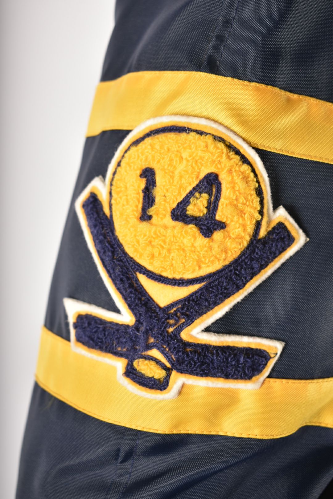 1980s BURLINGTON OLD JUICERS Navy Gold Nylon Hockey Team Jacket Medium