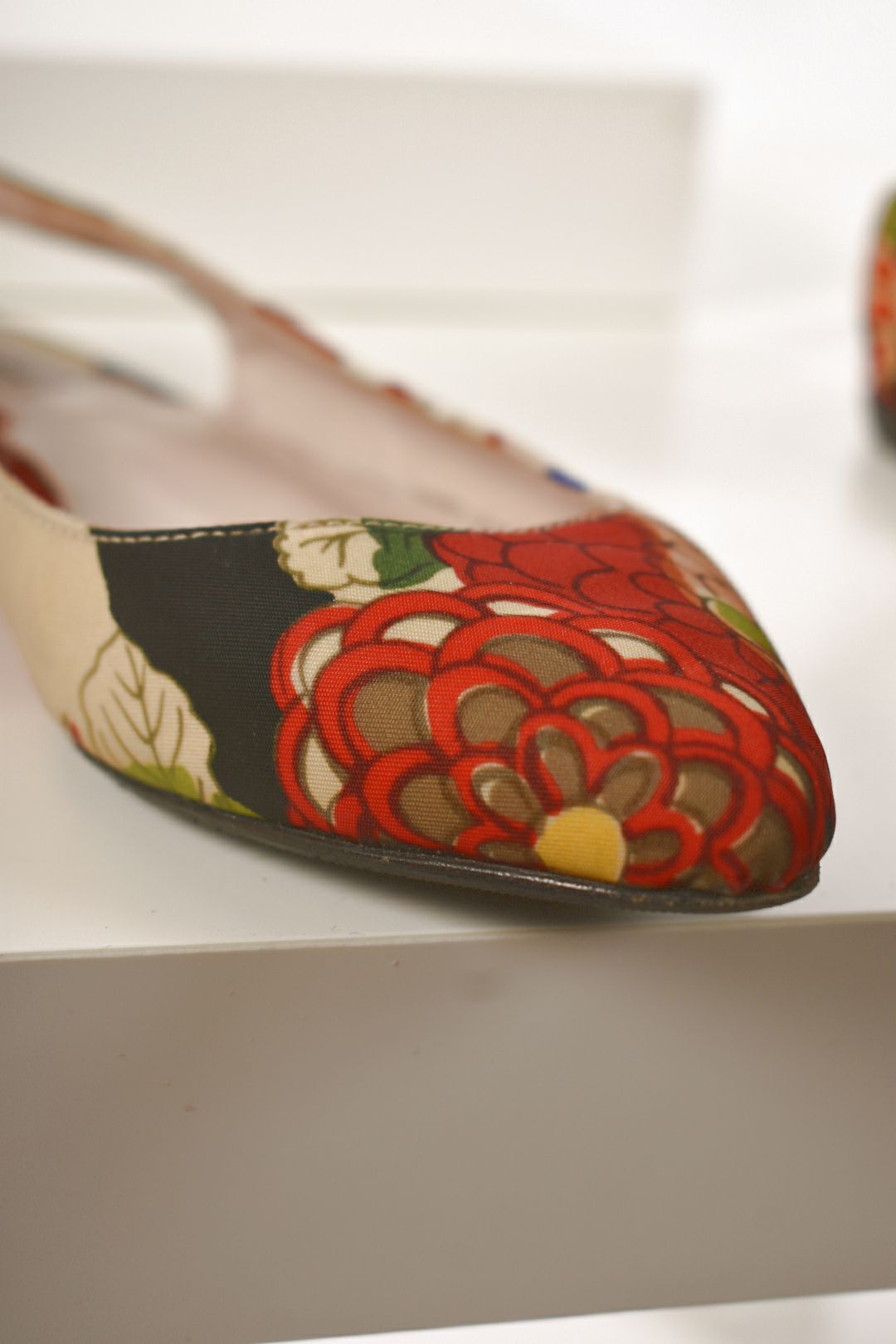 CARVEN Beige Red Multi Pointed Nylon Slingback Floral Riviera Flat 7.5US Italy