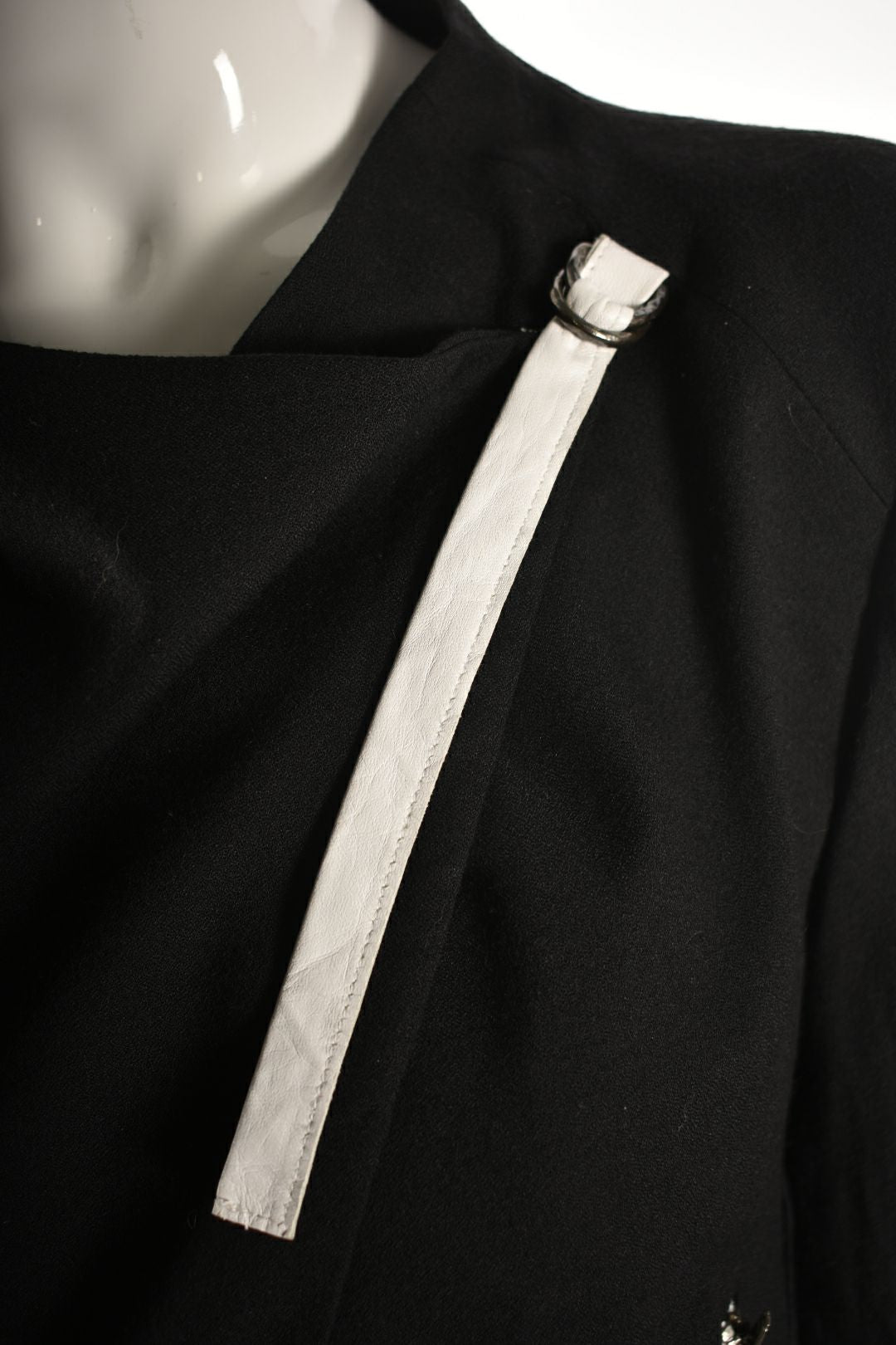 HELMUT LANG Black Viscose Cropped Wrap Blazer 2US