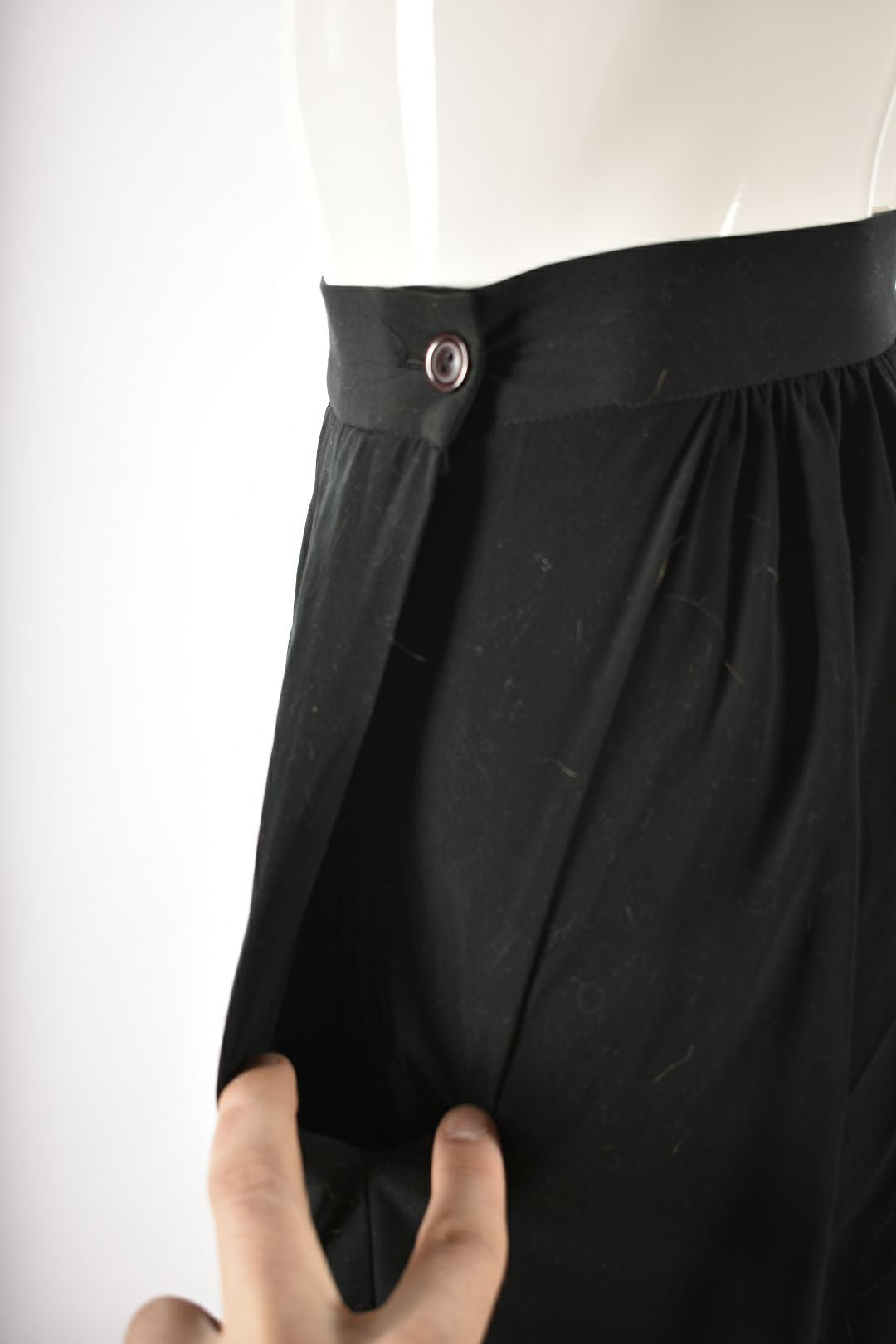 1970s THE ROOM Black Silk Pleated Cropped Harem Pants 2US XS