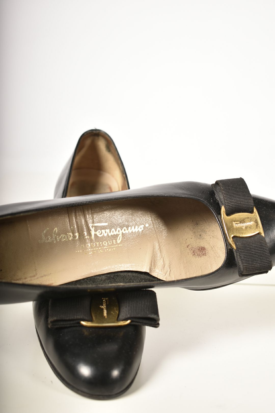 SALVATORE FERRAGAMO Black Smooth Leather Gold Buckle Vara Bow Pumps 38EU Italy
