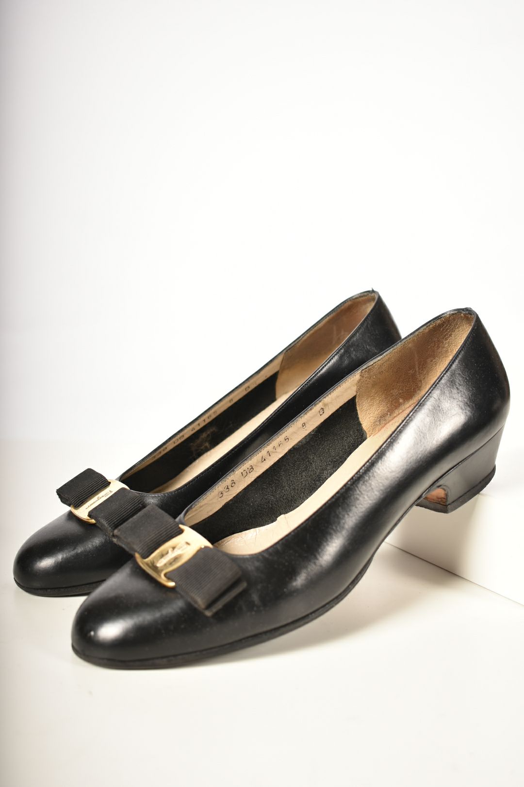 SALVATORE FERRAGAMO Black Smooth Leather Gold Buckle Vara Bow Pumps 38EU Italy