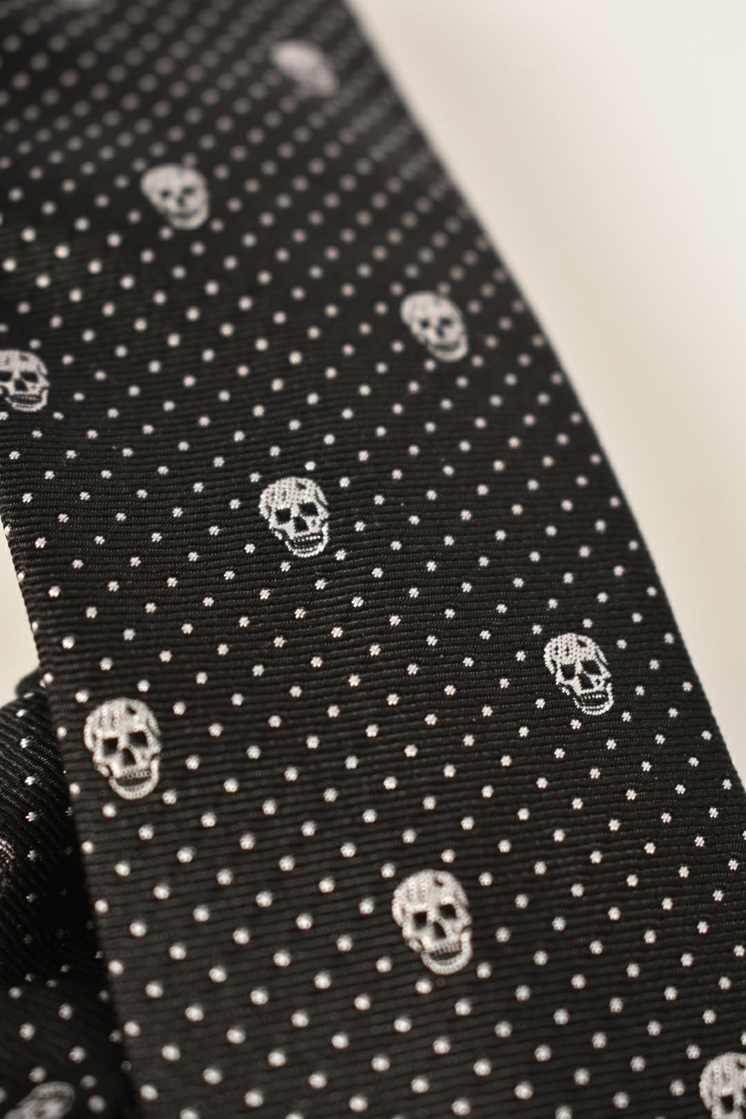 ALEXANDER MCQUEEN Black White Signature Skull Skinny Silk Tie Italy