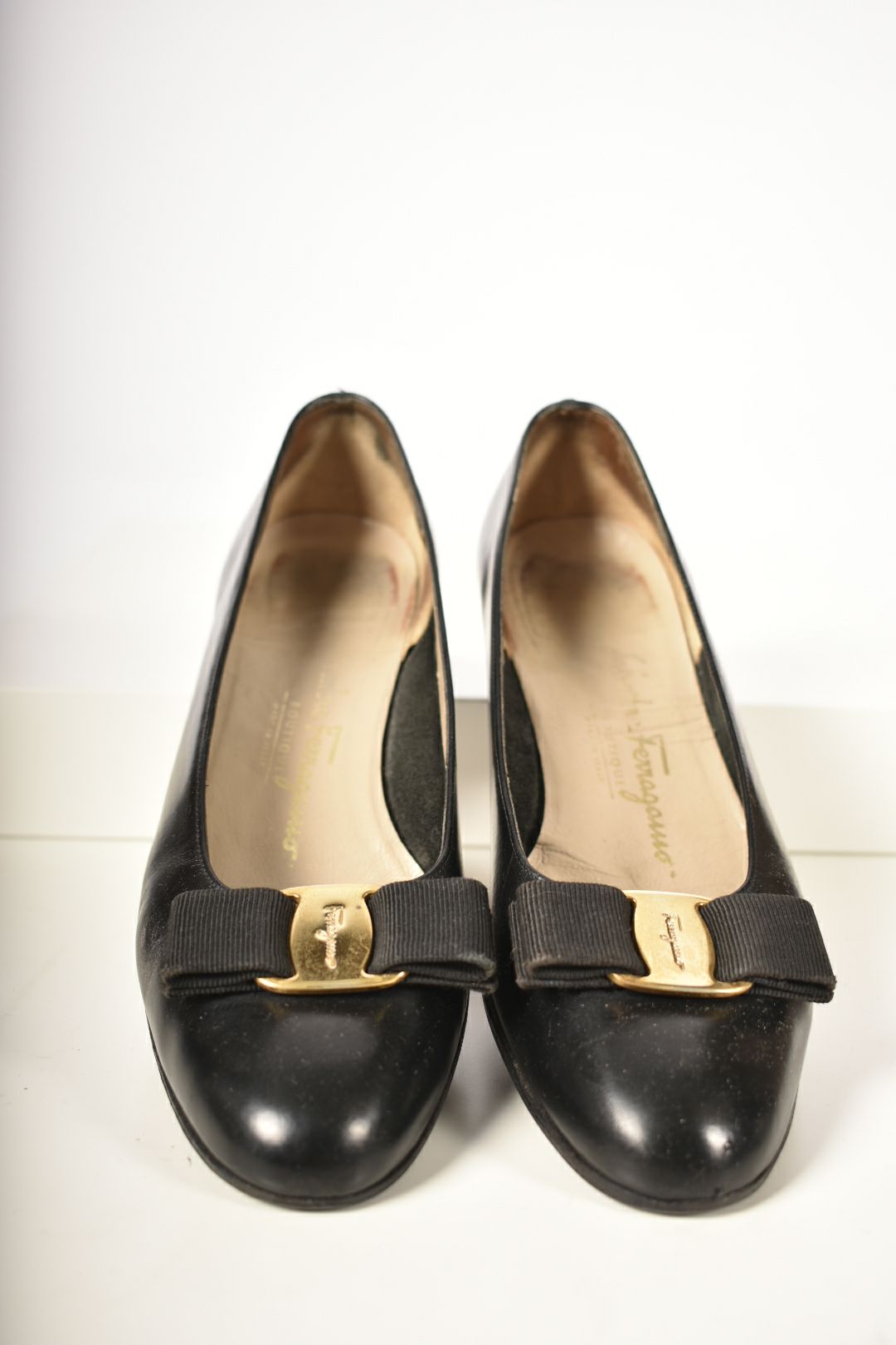 SALVATORE FERRAGAMO Black Smooth Leather Gold Buckle Vara Bow Pumps 38EU Italy