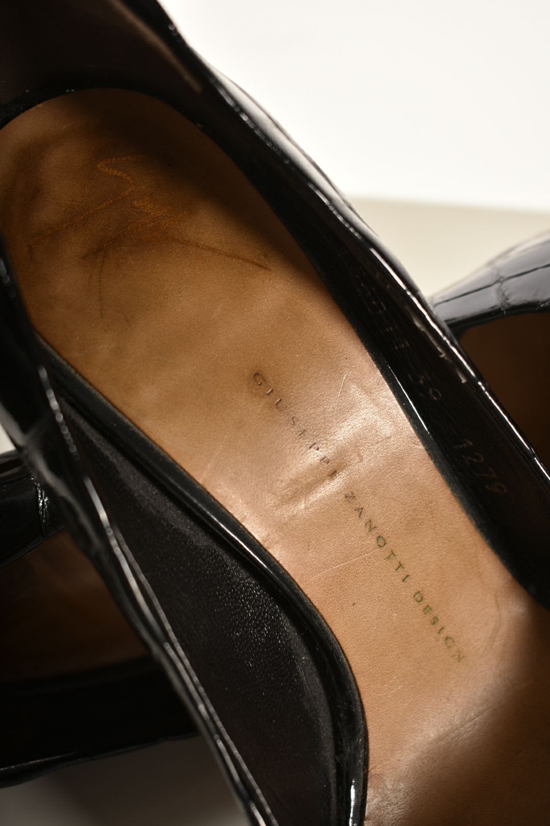 GIUSEPPI ZANOTTI Black Crocodile Embossed Leather Pumps 39EU 9US