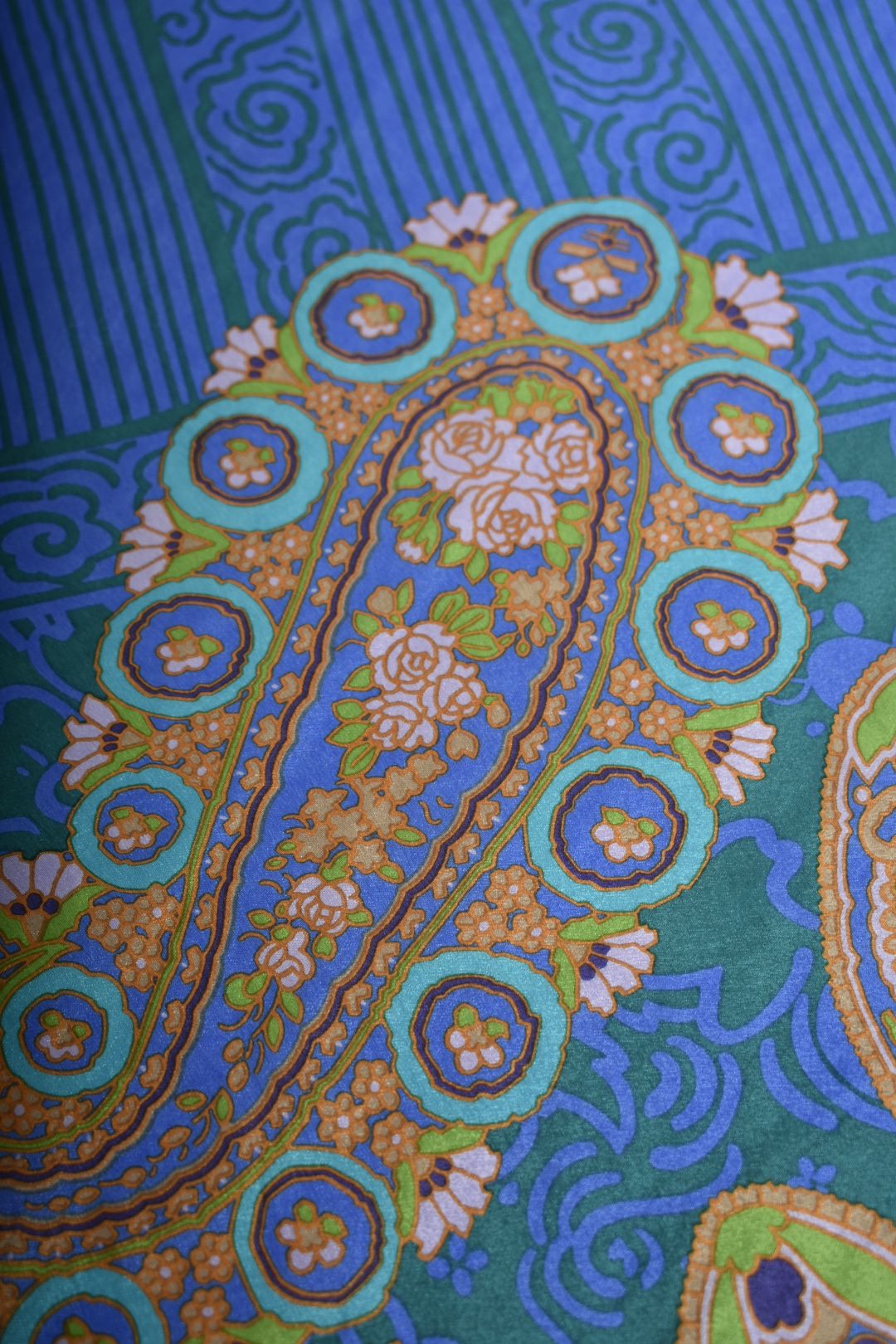 2000s OSCAR DE LA RENTA Blue Green Paisley 100% Silk Scarf 35"