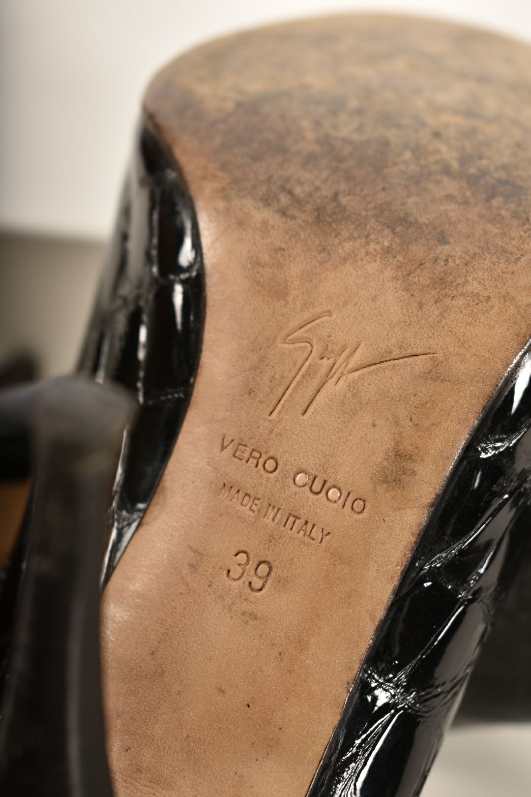 GIUSEPPI ZANOTTI Black Crocodile Embossed Leather Pumps 39EU 9US
